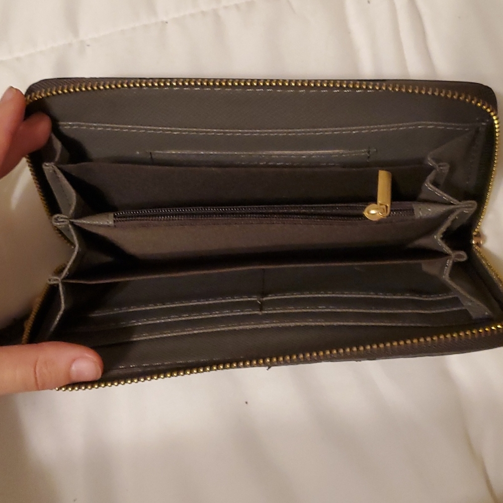 Small hand held wallet - Picture 2 of 2